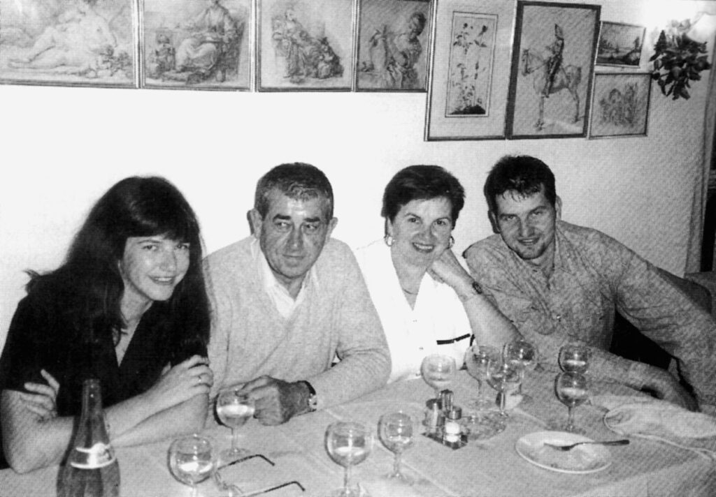 La famiglia festeggia il 60° compleanno di Candido Tonet. Da sinistra Sonja, Candido, Irvana e Mario Tonet